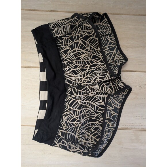 Lululemon Pretty Palm Run Times Shorts SIZE 6 Black White Speed Shorts - Picture 3 of 6